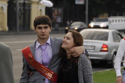 Выпускники московских школ празднуют в центре Москвы, в ночь с 23 на 24 июня 2010 года. Образование. Выпускной вечер.