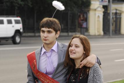 Выпускники московских школ празднуют в центре Москвы, в ночь с 23 на 24 июня 2010 года. Образование. Выпускной вечер.