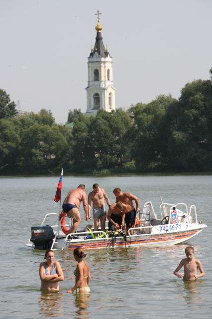 Жара в Москве. Катер.