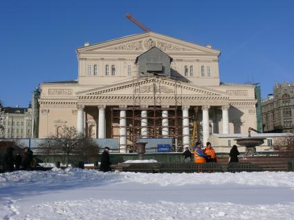 Большой Театр на реконструкции. Государственный академический Большой Театр России (ГАБТ), Государственный академический театр оперы и балета России, или просто Большой Театр - один из крупнейших в России и один из самых значительных в мире театров оперы и балета. Расположен в центре Москвы, на Театральной площади (17 февраля 2010).