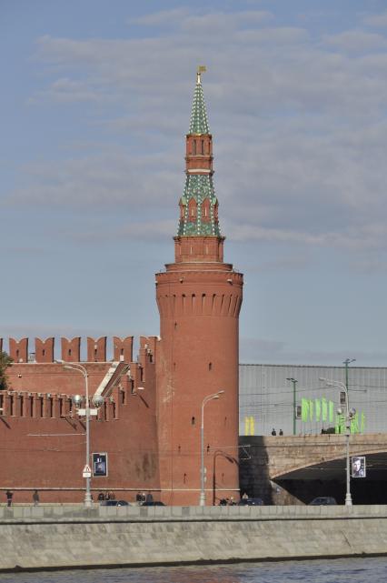 Беклемишевская башня (также известна как Москворецкая) . башня стены Московского Кремля. Расположена в юго-восточном углу кремлёвского треугольника, около Москвы-реки и Москворецкого моста. Название происходит от двора боярина И.Н. Беклемишева, который был расположен внутри Кремля поблизости от башни. После казни Беклемишева Василием III двор вместе с башней использовался как тюрьма для опальных бояр. Расположенная возле соединения Москвы-реки со рвом, башня выполняла важную оборонительную функцию, прикрывая, среди прочего, брод и переправу через Москву-реку.