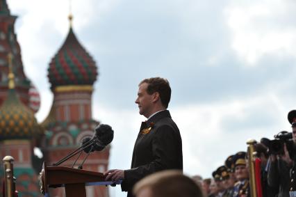 09 мая 2011г. Москва. Красная площадь. Парад, посвященный 66-й годовщине Победы в Великой Отечественной войне. На снимке: президент России Дмитрий Медведев.