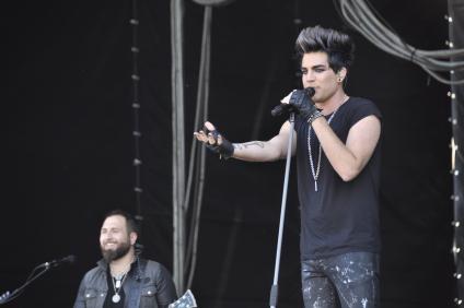 Адам Ламберт. Выступление на фестивале Maxidrom-201. Адам Ламберт (Adam Lambert) - американский певец, поэт-песенник и актер из Сан-Диего, Калифорния . В мае 2009 он стал финалистом восьмого сезона реалити-шоу American Idol. Первый известный поп артист, открыто заявивший о своей гомосексуальности в начале карьеры. 28 мая 2011 г.