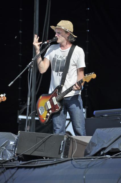 Выступление группы Travis на рок-фестивале Maxidrom-2011. Travis- британская рок-группа из Шотландии, названная по имени главного героя фильма Вима Вендерса  Париж, Техас . 28 мая 2011 г.