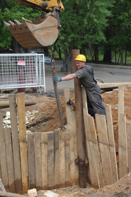 Ремонтные работы по замене труб, Москва,21 мая  2011 года