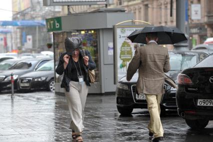 На улице идет дождь, Москва, 9 июня 2011 года