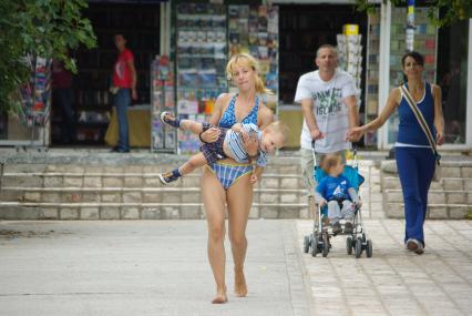 Родители с детьми на отдыхе заграницей,Черногория,11 сентября 2010 года