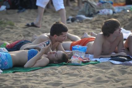 Выходные на пляже в Серебряном бору, Москва, 3 июля 2011 года