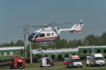 Спец. техника вертолет, скорая помощь. Учения МВД и МЧС России в Ногинске.  20 мая 2011 г.