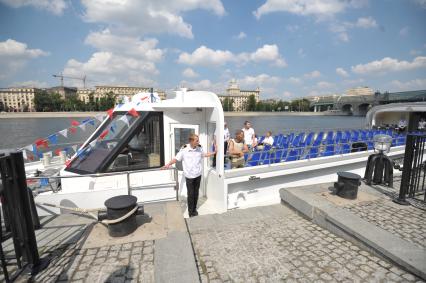 Презентация нового теплохода СТОЛИЦА на Москве- реке, Москва,  1 июля 2011 года.