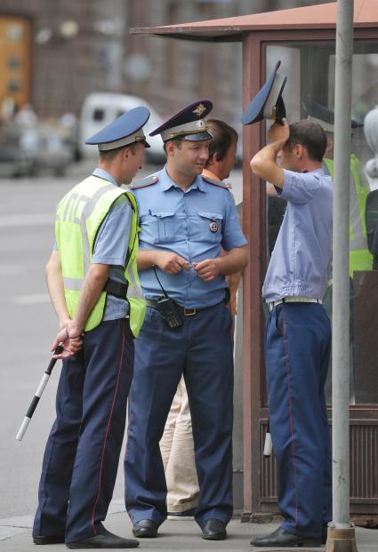 Полицейские на Тверской улице, Москва, 14 июля 2011 года.