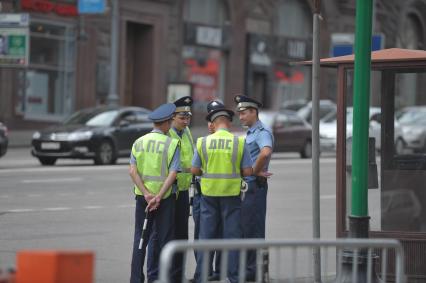 Полицейские на Тверской улице, Москва, 14 июля 2011 года.