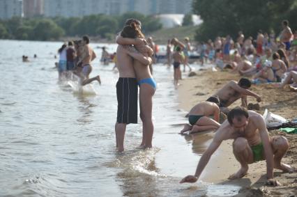 Пляж Строгино, Москва, 24 июля 2011 года.