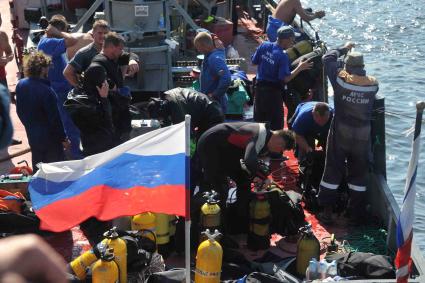 В Куйбышевском водохранилище на Волге затонул теплоход Булгария. Спасатели.