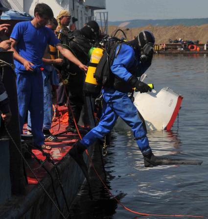 В Куйбышевском водохранилище на Волге затонул теплоход Булгария. Спасатели.