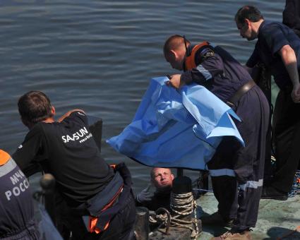 В Куйбышевском водохранилище на Волге затонул теплоход Булгария. Спасатели. Подготовка мешков