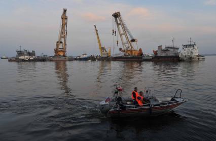 В Куйбышевском водохранилище на Волге затонул теплоход Булгария. Подготовка к подъему корабля. Спасатели.