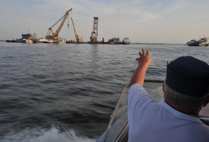 В Куйбышевском водохранилище на Волге затонул теплоход Булгария. Подготовка к подъему корабля.