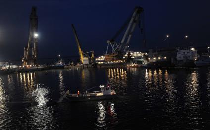 В Куйбышевском водохранилище на Волге затонул теплоход Булгария. Подготовка к подъему корабля.