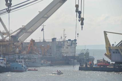 В Куйбышевском водохранилище на Волге затонул теплоход Булгария. Подготовка к подъему.