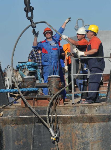 В Куйбышевском водохранилище на Волге затонул теплоход Булгария. Подъем корабля. Спасатели.