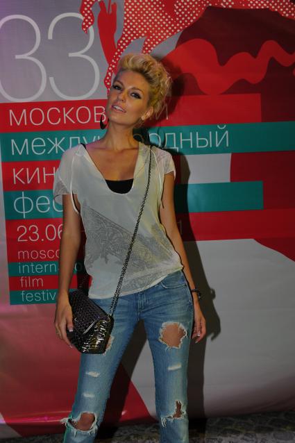 Закрытие XXXIII Московского международного кинофестиваля. На снимке певица Александра Савельева. Москва. 02 июля 2011 года.