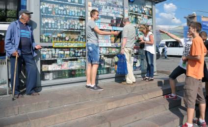 Продуктовая палатка. Москва.  18 июля 2011 года.