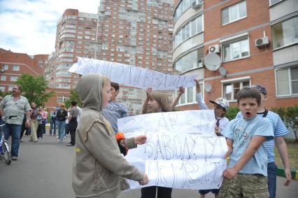 Митинг жильцов микрорайона Жулебино против строительства снегоплавилки, Москва, Плакат, протест. 8 июня 2011 года