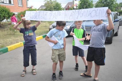 Митинг жильцов микрорайона Жулебино против строительства снегоплавилки, Москва, дети плакат протест. 8 июня 2011 года