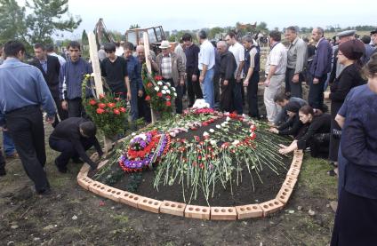 Террористический акт в Беслане. Похороны.