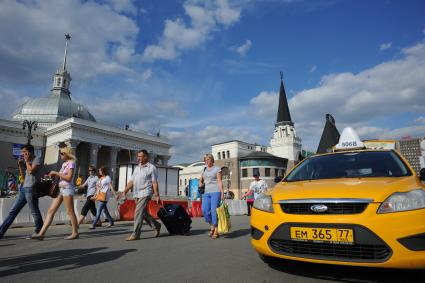 Вход в станцию метро \"Комсомольская\". Москва. 07 августа 2011 года.