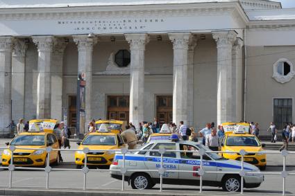 Вход в станцию метро \"Комсомольская\". Москва. 07 августа 2011 года.