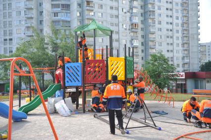 Новая спортплощадка на ул.Лебедянская дом 22. Облагораживание двора. 10 июня 2011.