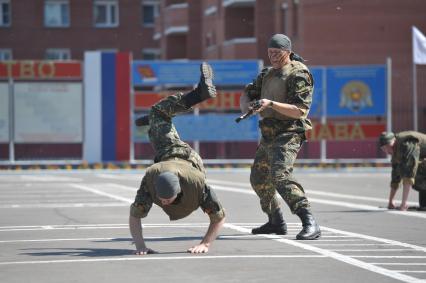 Показательные выступления.  Боевые приемы, падение, захват, бросок. 11 июня 2011.