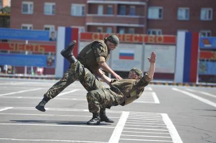 Показательные выступления.  Боевые приемы, падение, захват, бросок. 11 июня 2011.