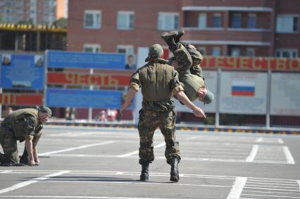 Показательные выступления. Боевые приемы, падение, захват, бросок. 11 июня 2011.