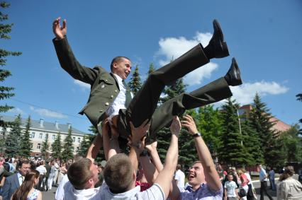 Выпуск лейтенантов военно- технического университета (ВТУ) спецстроя России, Москва, Радость. 13 июня 2011 года