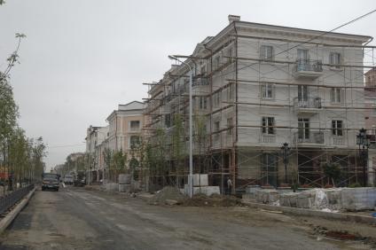 Чечня. Грозный. Виды города. На снимке: реставрация дома. Дом в лесах. Ремонт. 20 сентября 2008 года.