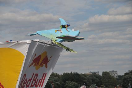 7 августа 2011 в Строгинской пойме Москвы-реки, состоялся Red Bull Flugtag, Парад самых разнообразных самодельных летательных аппаратов.