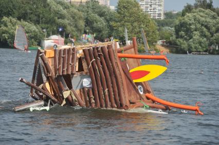 7 августа 2011 в Строгинской пойме Москвы-реки, состоялся Red Bull Flugtag, Парад самых разнообразных самодельных летательных аппаратов.