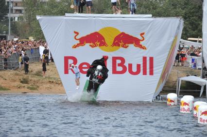 7 августа 2011 в Строгинской пойме Москвы-реки, состоялся Red Bull Flugtag, Парад самых разнообразных самодельных летательных аппаратов.