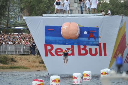 7 августа 2011 в Строгинской пойме Москвы-реки, состоялся Red Bull Flugtag, Парад самых разнообразных самодельных летательных аппаратов.