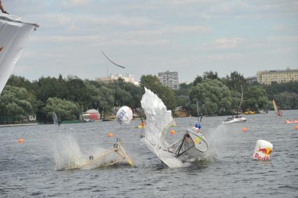 7 августа 2011 в Строгинской пойме Москвы-реки, состоялся Red Bull Flugtag, Парад самых разнообразных самодельных летательных аппаратов.