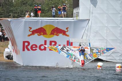 7 августа 2011 в Строгинской пойме Москвы-реки, состоялся Red Bull Flugtag, Парад самых разнообразных самодельных летательных аппаратов.