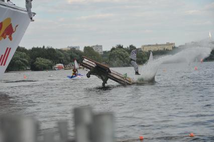 7 августа 2011 в Строгинской пойме Москвы-реки, состоялся Red Bull Flugtag, Парад самых разнообразных самодельных летательных аппаратов.