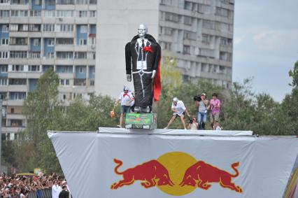 7 августа 2011 в Строгинской пойме Москвы-реки, состоялся Red Bull Flugtag, Парад самых разнообразных самодельных летательных аппаратов.