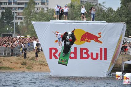 7 августа 2011 в Строгинской пойме Москвы-реки, состоялся Red Bull Flugtag, Парад самых разнообразных самодельных летательных аппаратов.