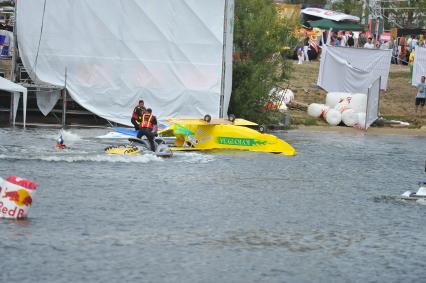 7 августа 2011 в Строгинской пойме Москвы-реки, состоялся Red Bull Flugtag, Парад самых разнообразных самодельных летательных аппаратов.