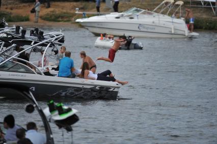 7 августа 2011 в Строгинской пойме Москвы-реки, состоялся Red Bull Flugtag, Парад самых разнообразных самодельных летательных аппаратов.