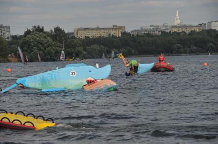 7 августа 2011 в Строгинской пойме Москвы-реки, состоялся Red Bull Flugtag, Парад самых разнообразных самодельных летательных аппаратов.